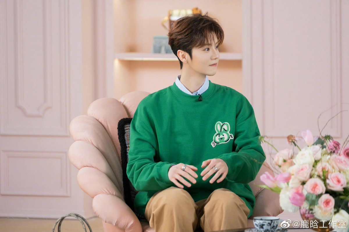luking0420's tweet photo. [NEWS] 221230 LuHan Studio’s Weibo updates: Fresh photos of #LuHan — #TheMostHandsomeBossInTheWorld,  #和鹿晗一起交换愿望 is still going on, start a new year with a good wish with Lu boss~

1️⃣

Cr. 鹿晗工作室
Link: https://t.co/5xZjKW6ubR

#鹿晗 https://t.co/QY3zvlXUhH