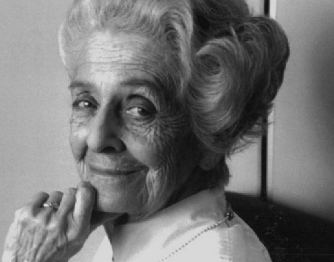 Antonio79B's tweet photo. "Malgrado l'età io non vivo nel passato, ma nel futuro!".

Oggi nel 2012 moriva la neurologa e senatrice a vita #RitaLeviMontalcini, premio #Nobel per la medicina nel 1986.

#30dicembre. https://t.co/sCIMGlo1TL