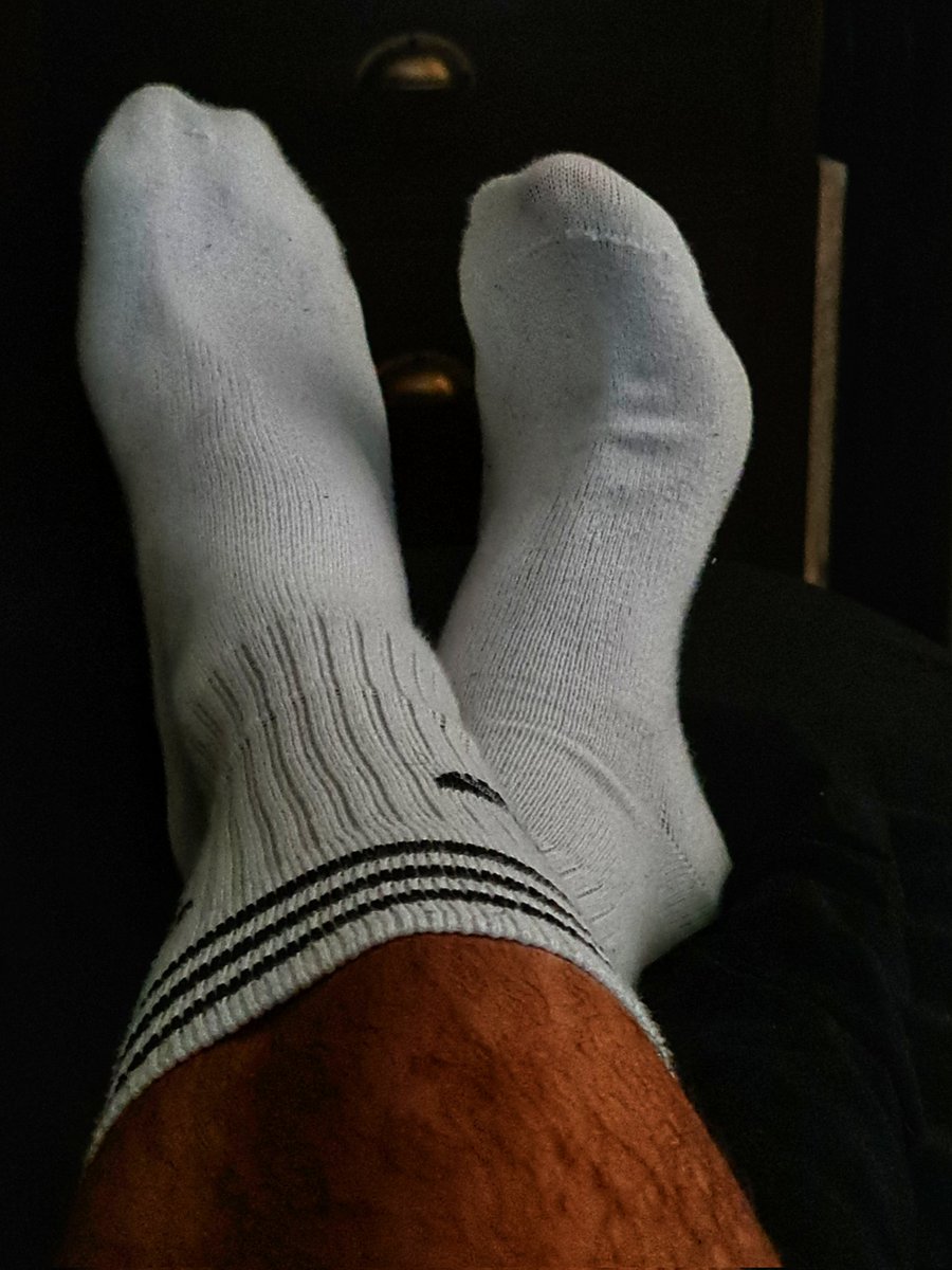MaleFeetPleasu1's tweet photo. Take a deep sniff and start living your true purpose in 2023! 
https://t.co/I22ma6GHzW
#malesocks #WhiteSox #sniffmysocks #bigfeet https://t.co/4MLajaxvcX