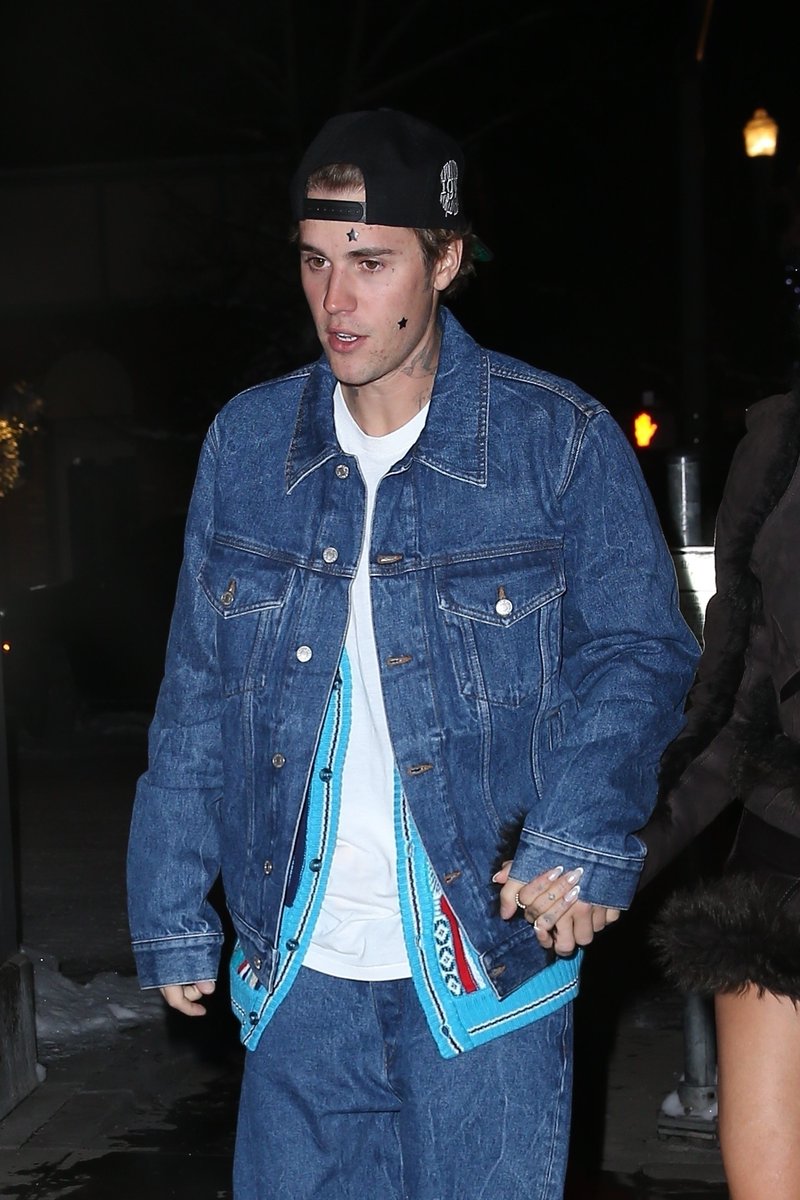 RT @bieberhqphotos: Justin Bieber arrives for dinner in Aspen - December 29. https://t.co/lcc4HvUOEP