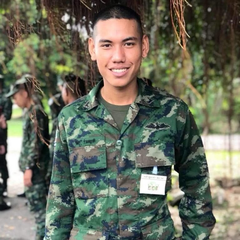 Skyboyz15's tweet photo. 🖤 โฆษกกองทัพเรือ  ระบุ ผู้เสียชีวิตรายที่ 21  ผลพิสูจน์เอกลักษณ์บุคคลยืนยัน คือ 
จ่าเอกไพร ร่วมญาติ 
บ่ายนี้เตรียมเคลื่อนร่างพร้อม พันจ่าเอก คุณากร จริยศ และ พลทหาร ชลัช  อ้อยทอง จาก กองบิน 5 ประจวบคีรีขันธ์ กลับสัตหีบ พระราชทานน้ำหลวงอาบศพเย็นนี้
#กองทัพเรือ #เรือหลวงสุโขทัย https://t.co/bJg74PdtRR