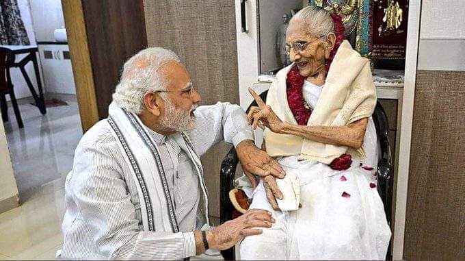 देश के यशस्वी प्रधानमंत्री आदरणीय श्री नरेंद्र मोदी जी की पूज्य माता श्रीमती हीराबेन जी का निधन अत्यंत दुःखद है। ईश्वर से प्रार्थना करता हूँ कि पुण्यात्मा को अपने श्रीचरणों में स्थान दें एवं शोक की इस घड़ी में मा.प्रधानमंत्री जी,परिजनों,शुभचिंतकों, समर्थकों को संबल प्रदान करें।