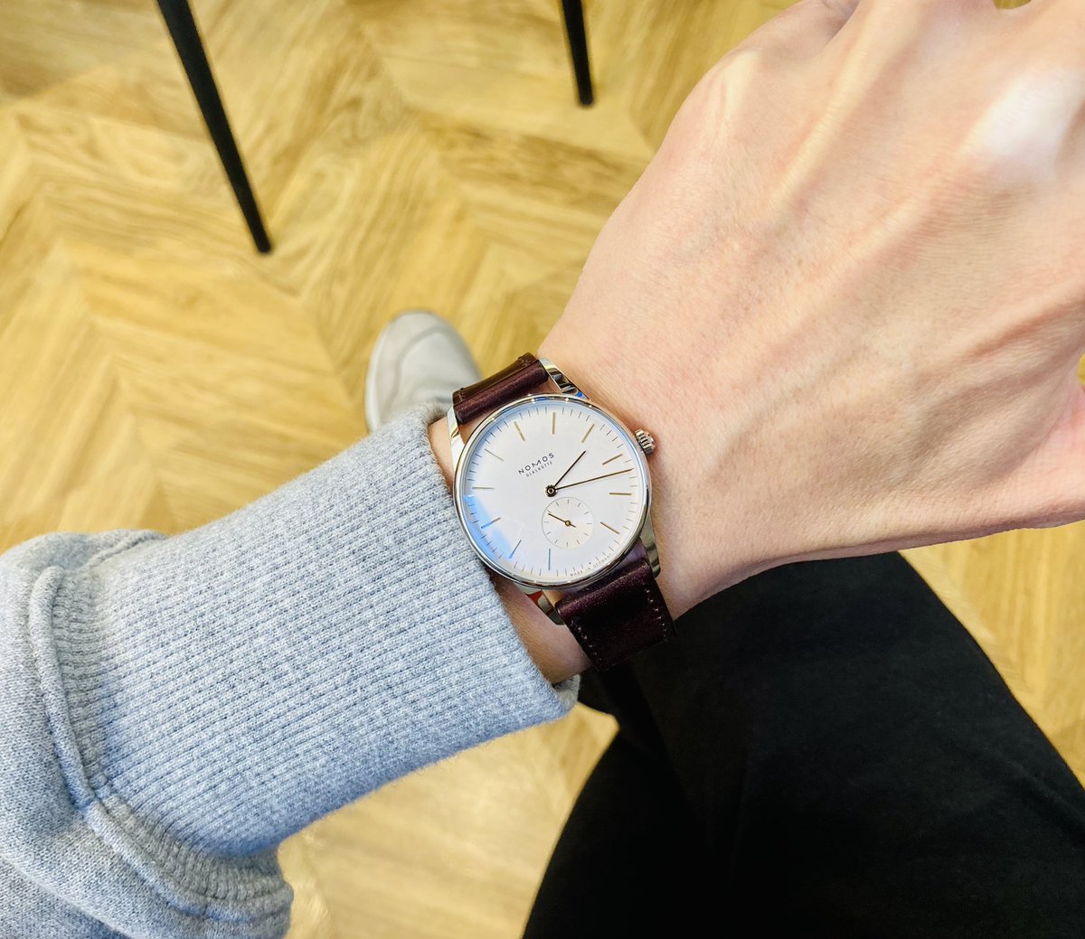 ドイツ🇩🇪製の手巻きです。
 
カジュアルなノモリオン✨

今年も大変お世話になりました。

#NomosGlashütte
#watch