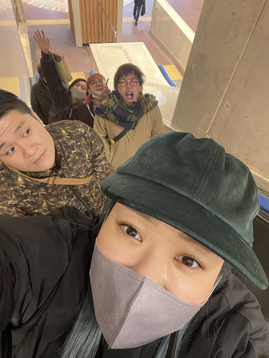 nkmr__saki's tweet photo. 日付が変わる直前から始まって帰宅したのが朝の10:30という恐ろしすぎる忘年会を終えて実家へ帰ります。
親不孝な娘でごめんねお母さん。
でも楽しかった。 https://t.co/UAqToqFlFT