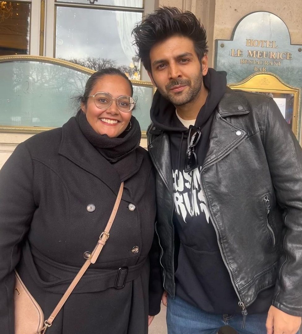 StanningKartik's tweet photo. #Fanception ❤
Global Superstar Kartik Aaryan's Fan Moments in Paris 🥺❤
@TheAaryanKartik #KartikAaryan https://t.co/SVxrRMZJi5