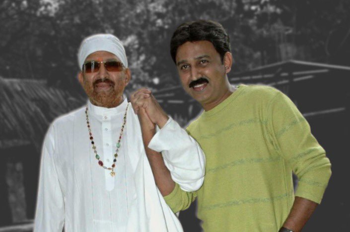 Ramesh_aravind's tweet photo. ಆ ಪ್ರೀತಿಯ ಹಿಡಿತವನ್ನು ನೆನಪಿಸಿಕೊಳ್ಳುತ್ತಾ🙏🙏🙏 #VishnuDada #Vishnuvardhan https://t.co/wUiUsB5Ess