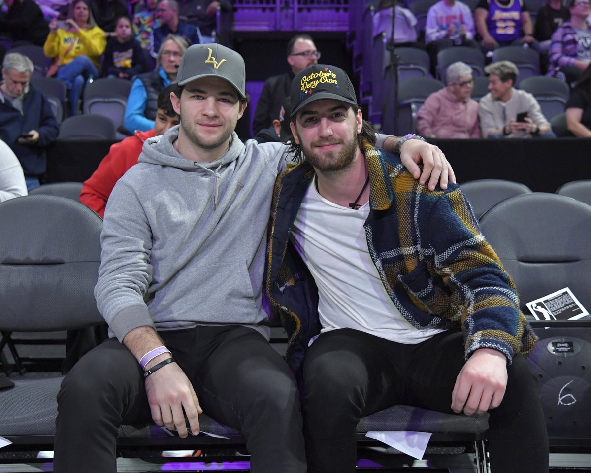 we had some special guests in the building tonight 🤩 <a href="/GoldenKnights/">Vegas Golden Knights</a>
