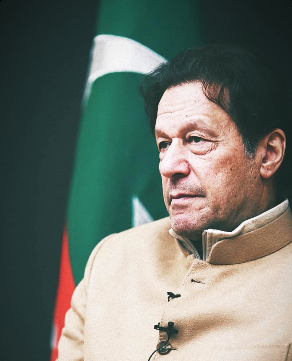PTIofficial's tweet photo. Bravery is standing with the truth and right. Chairman Imran Khan https://t.co/IBxeGwArOA