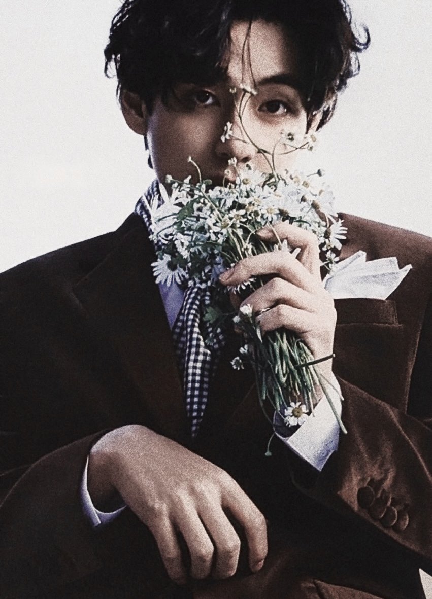 Renoir_Gogh's tweet photo. 니 생일인데 자꾸 니가 꽃 들고 오고 근데 넌 원래도 꽃이고 꽃보다 아름다운 사람이고 난 니가 좋아
우리의 영원한 베프 김태형
생일 축하해
#가장따뜻한12월의봄_태형
#태형이의_뷔티풀데이즈
#12월의기적태형

WE PURPLE YOU KIM TAEHYUNG
#HAPPYVDAY
#HappyBirthdayTaehyung
#TAEHYUNGDAY https://t.co/K7Al9f3JSk