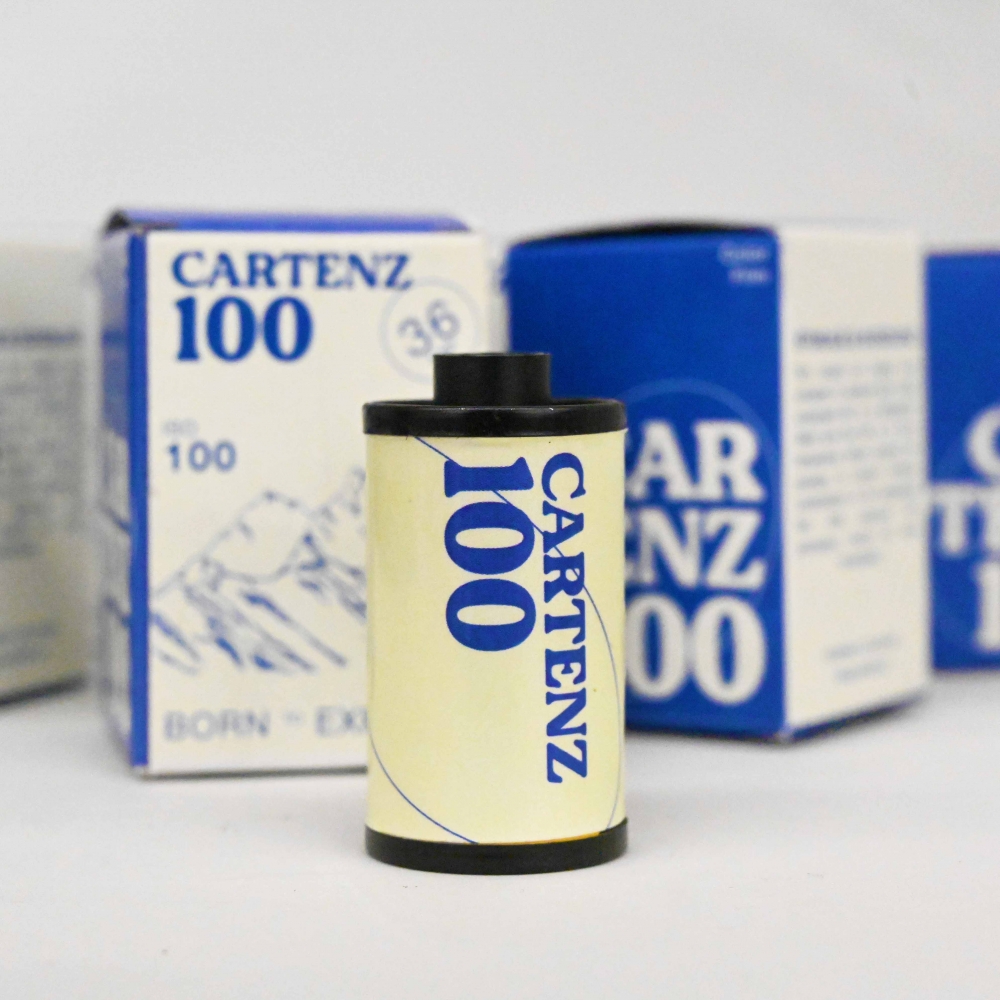champcamera's tweet photo. CARTENZ 100 by #港北ニュータウン 店
#映画用フィルム を元に作られたインドネシアの現行 #カラーネガ EXPLORE FILM CARTENZ 100 135-36exp。独自な発色と空気感をお楽しみいただける1本です。
#CARTENZ100 #EXPLOREFILM #都筑ふれあいの丘 #グリーンライン
https://t.co/NV4DslQYuR https://t.co/MrLDeg5iqk