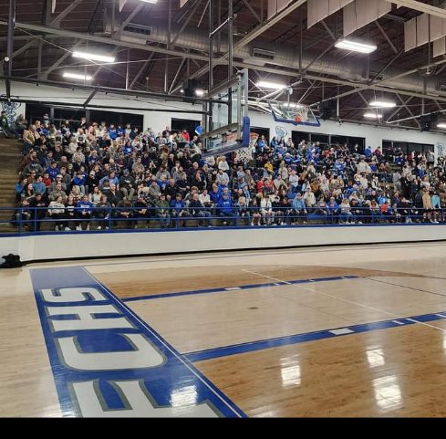 SoWestILHSSport's tweet photo. Freeburg/Columbia Tournament Championship 🏆 Game
@FreeburgBBall vs @CHSEaglesHoops
@section618 @areasports @republictimes @freeburgtribune
@CoILTailgaters @TankRoadCrew1
#TheShip #NoLoveHere #NYEFun https://t.co/bUwKA18hDL
