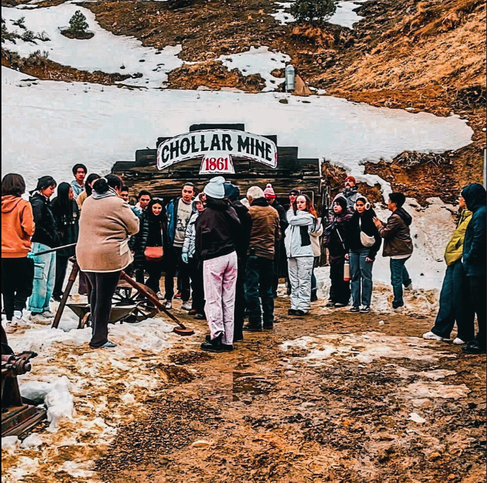 ChollarMine's tweet photo. A family gathering today came by #chollarmine - braved the snow coming over from the Bay Area! 🤠⚒️👍🏻

#familyfun #minetour #virginiacitynevada #wereopen #ghosttownsofnevada #silvermine #goldmine #nevada #thingstodoinreno https://t.co/Nf1hjZa8vg