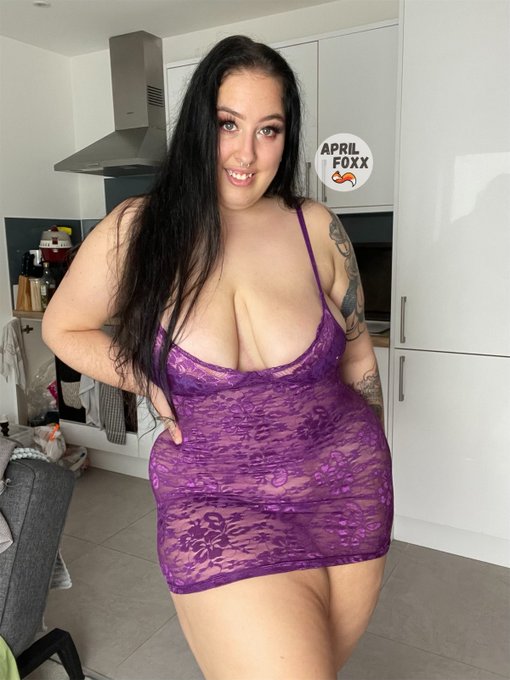 2 pic. Would you smack this juicy ass? ? https://t.co/6nJ9FXYpZN