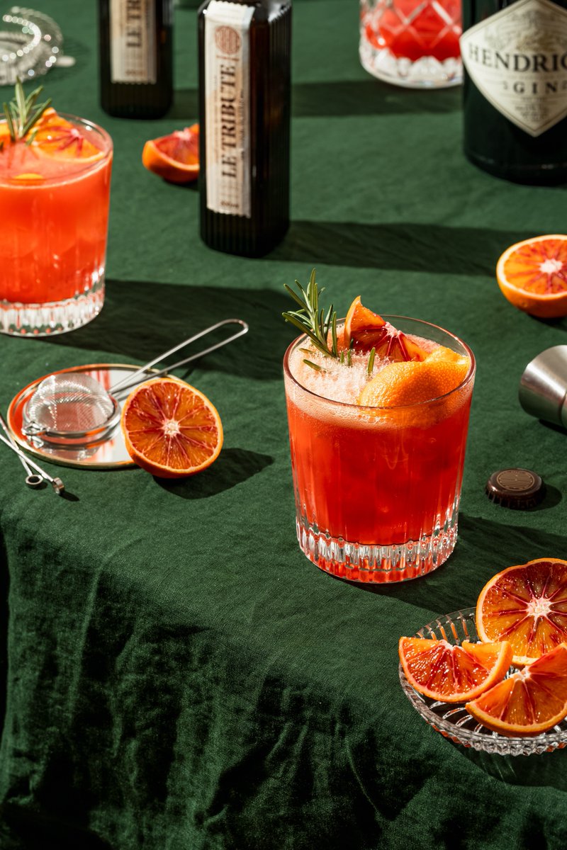 LuxDelux's tweet photo. Warm up your winter with blood orange gin and tonic.  

#winterdrinks #bloodorange #ginandtonic #Hendricks #LETRIBUTE https://t.co/PRznYe0B49