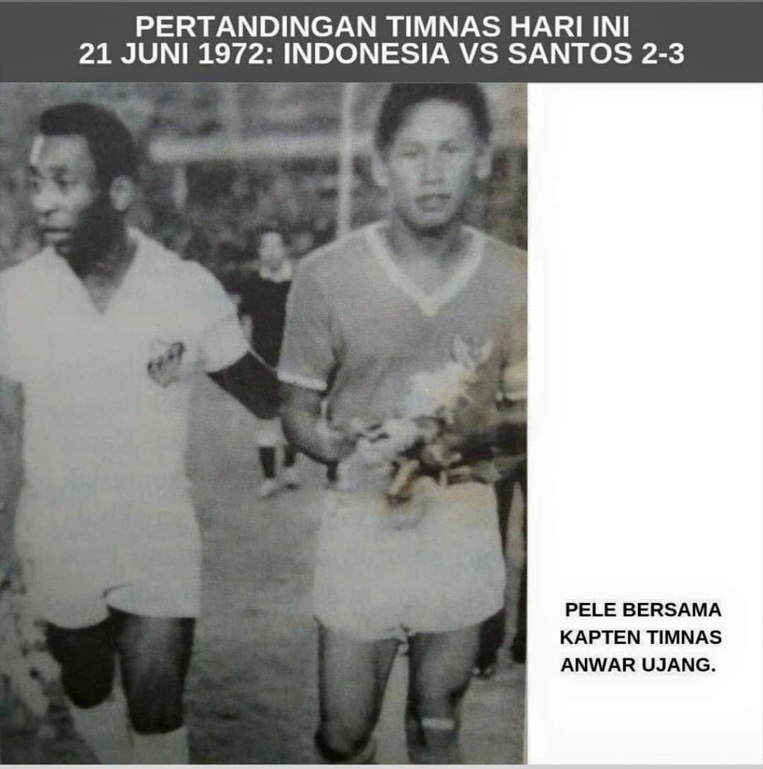 indosupporter's tweet photo. 21 Juni 1972

Pele bersama klubnya, Santos, menyambangi Indonesia dan ujicoba bersama Timnas Indonesia asuhan Pelatih Endang Witarsa di Std GBK.

Btw ada yang nonton langsung jaman ini? https://t.co/oVWfAHfiE7