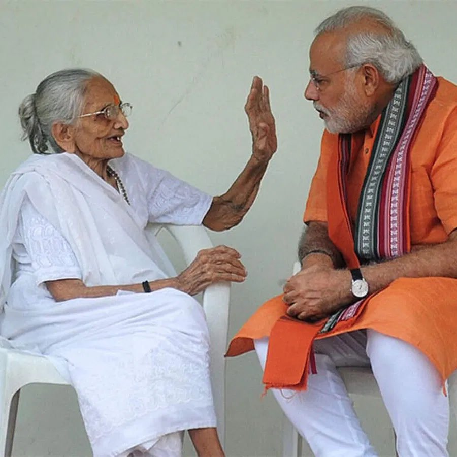ClickOnShorts's tweet photo. #BREAKING 
पीएम मोदी की मां हीरा बा का निधन|

PM Modi's mother Heeraben Modi dies at the age of 100

#HeerabaModi 
#heeraba 
#modimother 
#Modi
#HIRABA

@PMOIndia #omShantiHeeraba https://t.co/6YwL9n5KBu