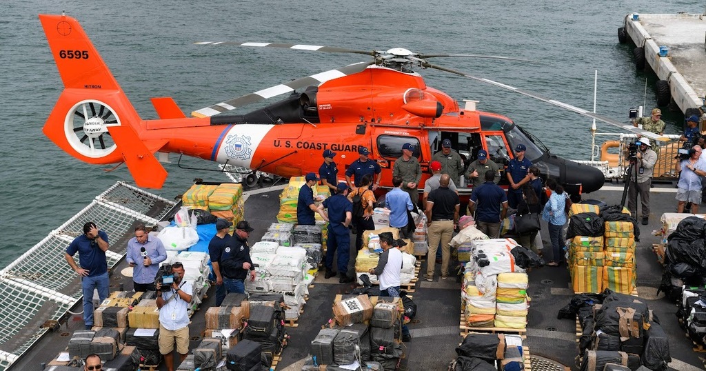 Coast Guard searching for 4 people in Gulf of Mexico after helicopter crash https://t.co/RMiYUeqrNo https://t.co/lrcpf3ifKa