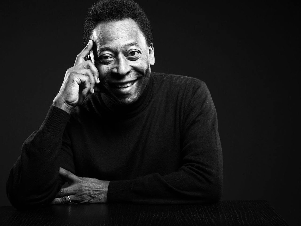 Edson is no longer with us.But the legacy of Pele and his myth will forever stay with us. He was an inspiration to me and to millions around the world. The greatest footballer ever. O Rei! #Pele #GOAT𓃵