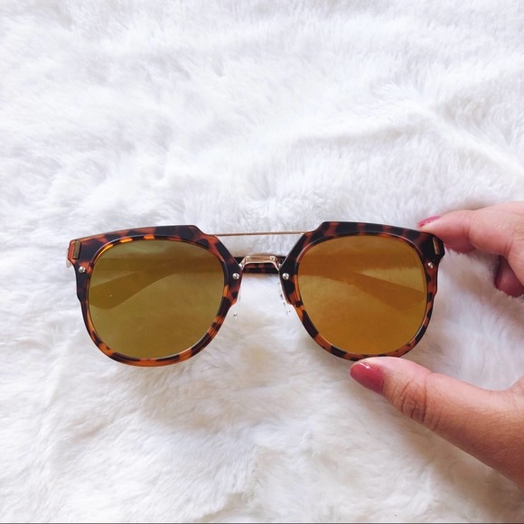 GoddessArmor's tweet photo. So good I had to share! Check out all the items I'm loving on @Poshmarkapp #poshmark #fashion #style #shopmycloset #betseyjohnson #stylens #stillwater: https://t.co/UEb52cjTNW https://t.co/22UzlTYmZo