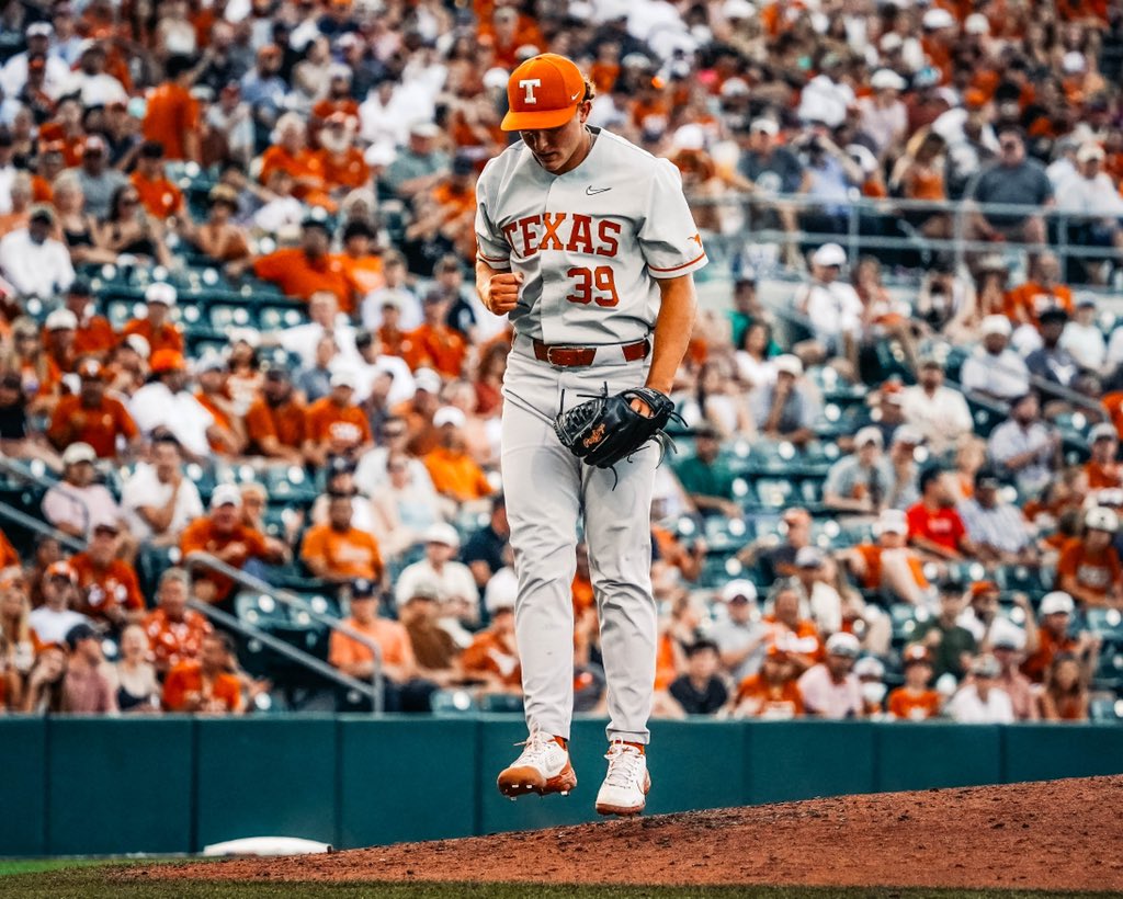 d1baseball's tweet photo. From The Fall Report 📂 

RHP Travis Sthele had trouble staying healthy last season for @TexasBaseball, but the 6'0" 198-pounder, has a ton of upside. 

@TravisSthele was up to 94-95 mph with his fastball this fall with a slider in the low-80s.

🔗 https://t.co/DuMQ2Phf7d https://t.co/DnaWpEa8He
