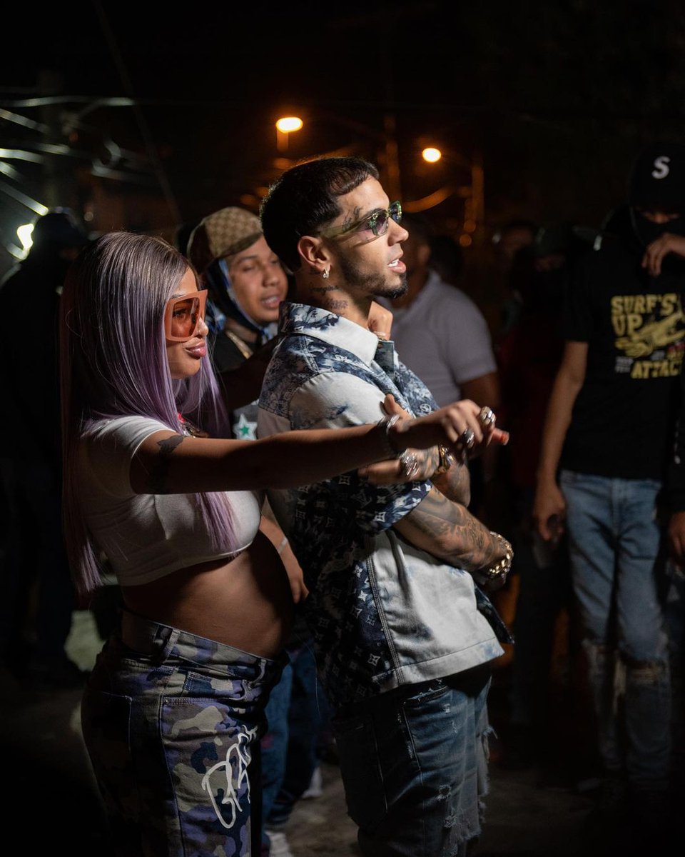 legendanuel's tweet photo. Cerrando el año bailando, cantando y gozando en la calloza 💃🕺🇩🇴🇩🇴🇩🇴🔥 #DelKilo @Anuel_2bleA #LLNM2 https://t.co/lz3jIaNo9y