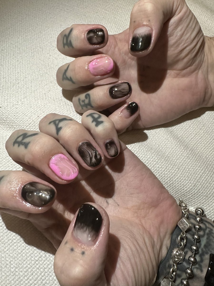 iamblackbear's tweet photo. who want smoke https://t.co/D1PLy39ujl