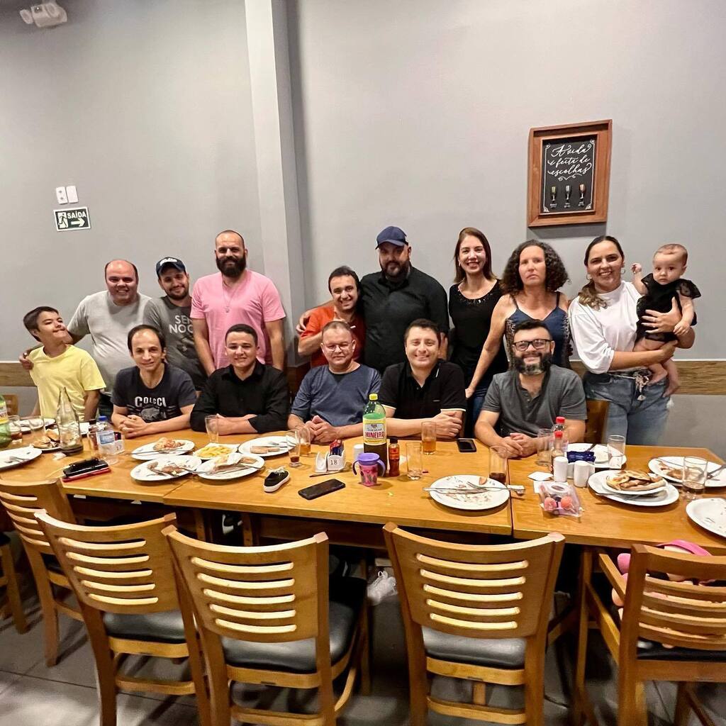 fmastrella's tweet photo. Foi incrível poder reencontrar alguns dos melhores profissionais de tecnologia depois de tanto tempo! #amigos #tecnologia #profissionais #reencontro #saudades #tbt #goodtimes #tech https://t.co/B9qmTt4Kzm https://t.co/ktqjOc2hIz