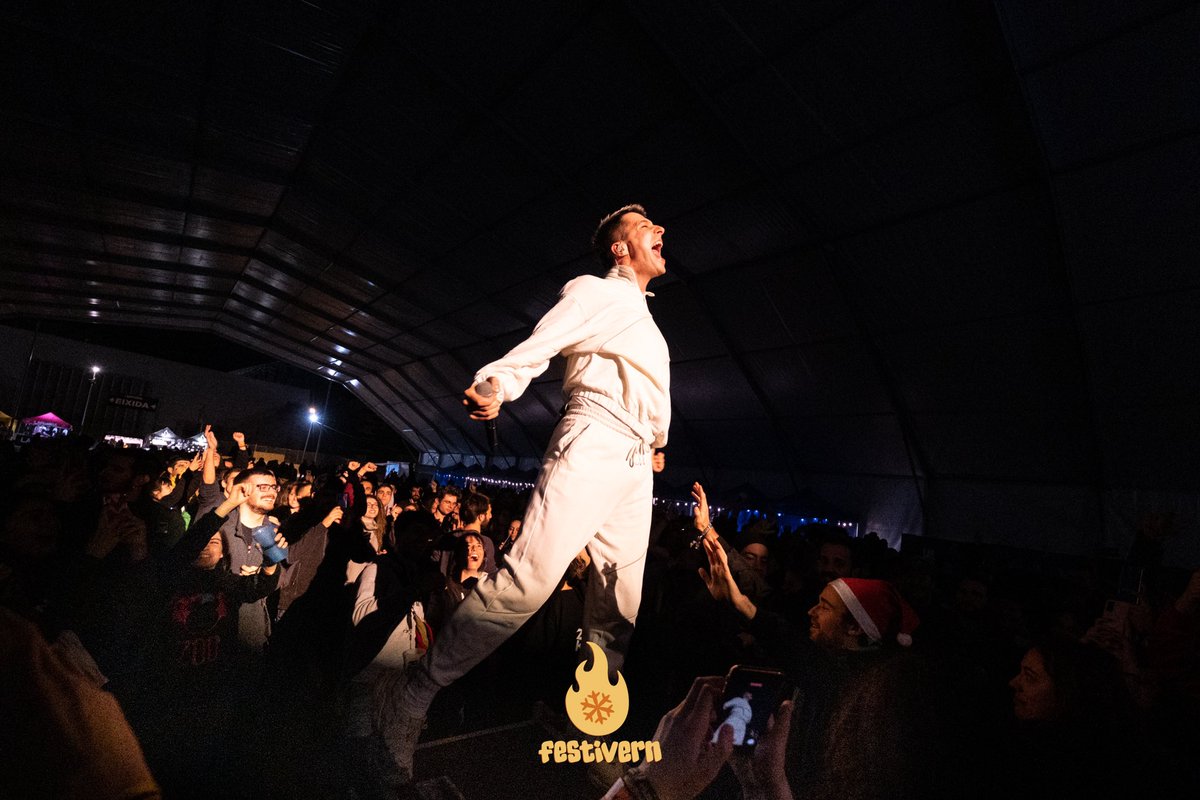 Festivern_info's tweet photo. La primera nit tranquil•leta, no? Bravo @zetak_org !❤️‍🔥

I bravo @Juliocebollaa i les seues fotos 👏🏼 https://t.co/XOEiRd5RTI