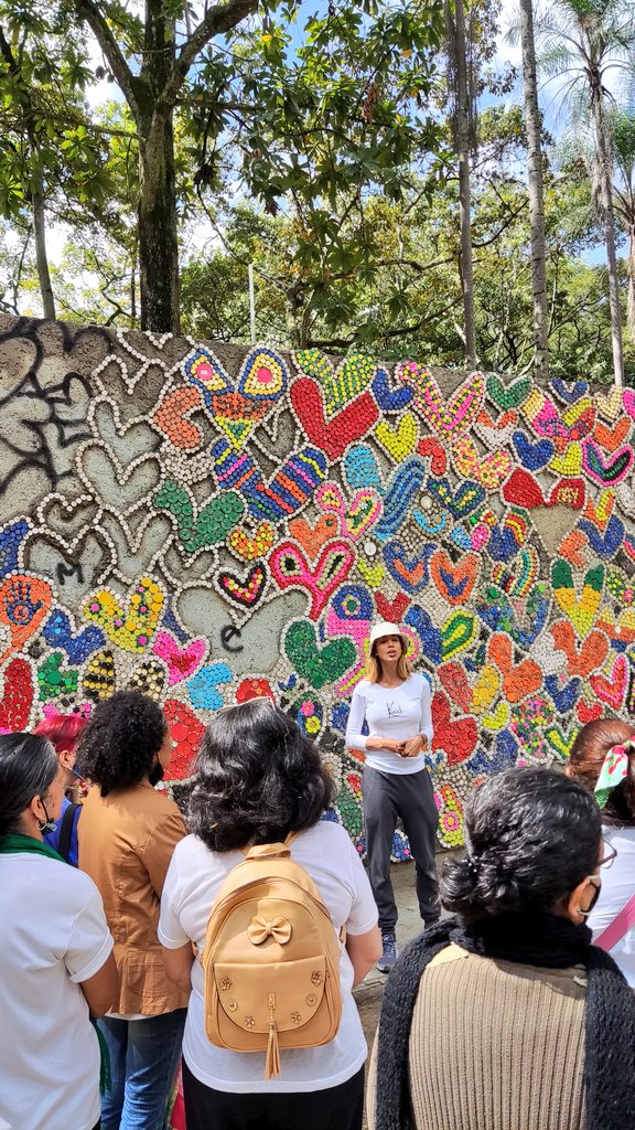 Los invito a que se sumen a dejar su corazón en la pared de amor, hechos con tapitas plásticas recicladas. Esto es más que una obra de arte, es una forma de expresar la buena energía que necesitamos transmitir.
En el Parque Los Caobos - Caracas, de 9:30am a 4pm.