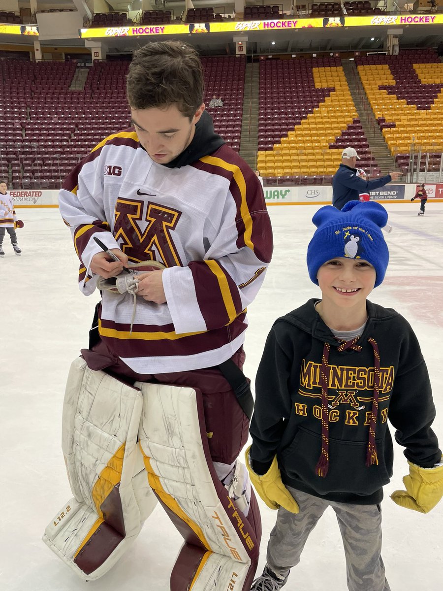 sac1one's tweet photo. #PrideOnIce @GopherHockey https://t.co/ztW7BzksNC