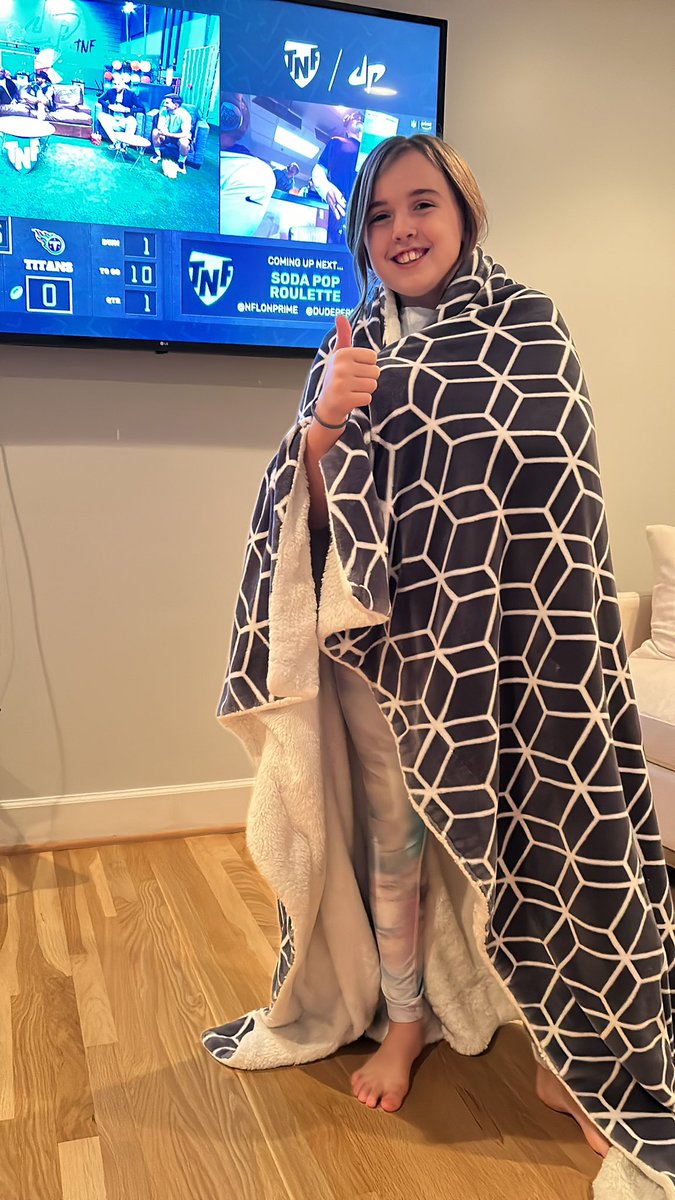 Try #2 for <a href="/DudePerfect/">Dude Perfect</a>. Don’t make her cry 😢 #TNFDudePerfect