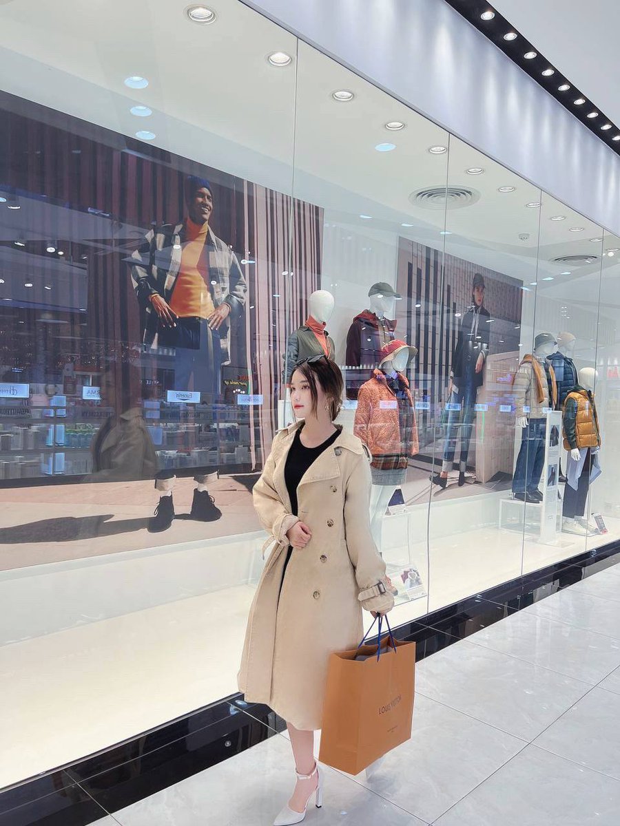 Ab____Nh's tweet photo. Shopping https://t.co/wgw2D2zbj4