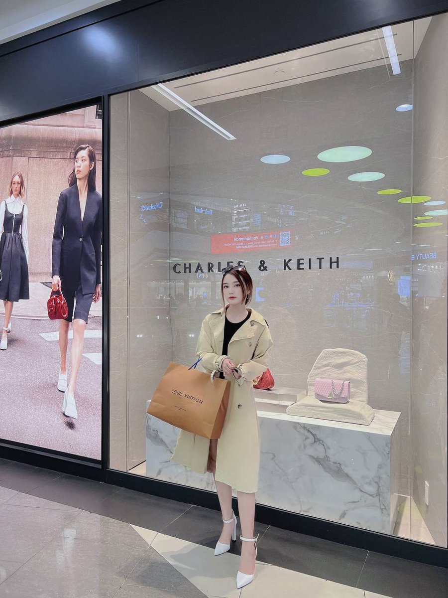 Ab____Nh's tweet photo. Shopping https://t.co/wgw2D2zbj4