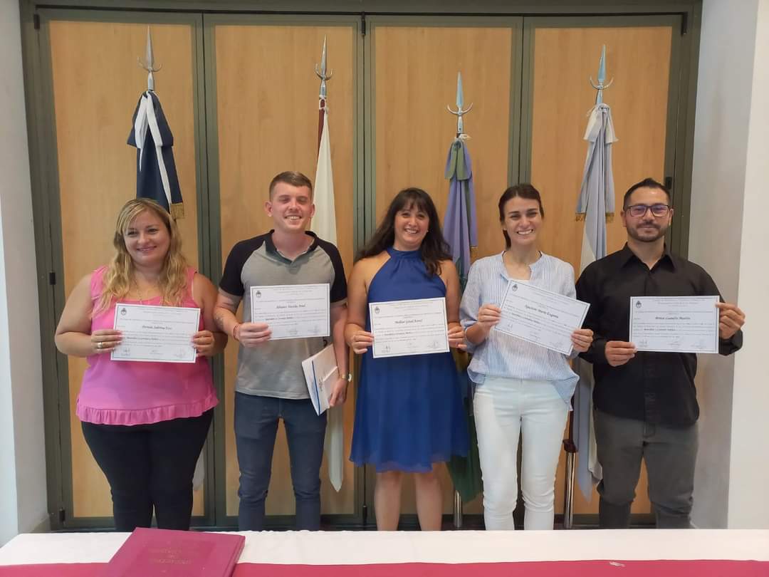 Hoy  participamos  en el Colegio de Martillero  y Corredores Publico de La Matanza en la jura de nuevos colegiados .  Estuvieron representados  los consejeros  Marina Rignola ,vicepresidente primera,  y Fernando Lenge   tesorero . Felicidades  a los nuevos colegas.