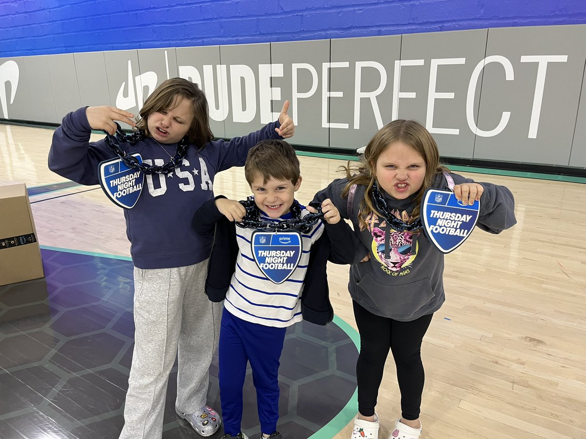 StrombergJason's tweet photo. @NFLonPrime @DudePerfect #TNFDudePerfect  Ready for @DeionSanders #coachprime on TNF with Dude Perfect. Really loving this stream!!!! https://t.co/5XGWMdSqrz