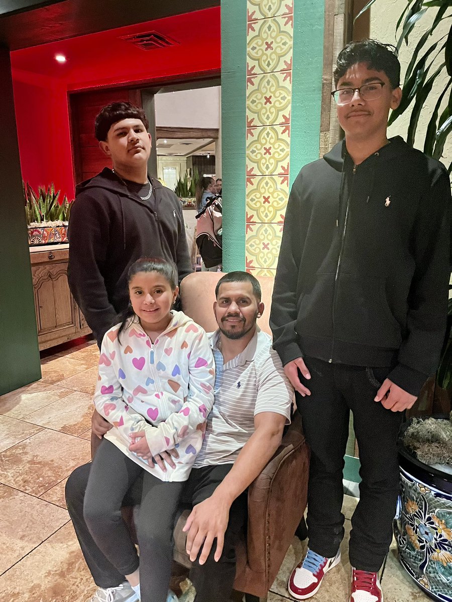 1Babybull's tweet photo. End of the year Dinner with my Babies. Beyond blessed 🙏🏽🙏🏽 #blessed🙏 #babybull #jdexpress https://t.co/DKKKVYFQVa
