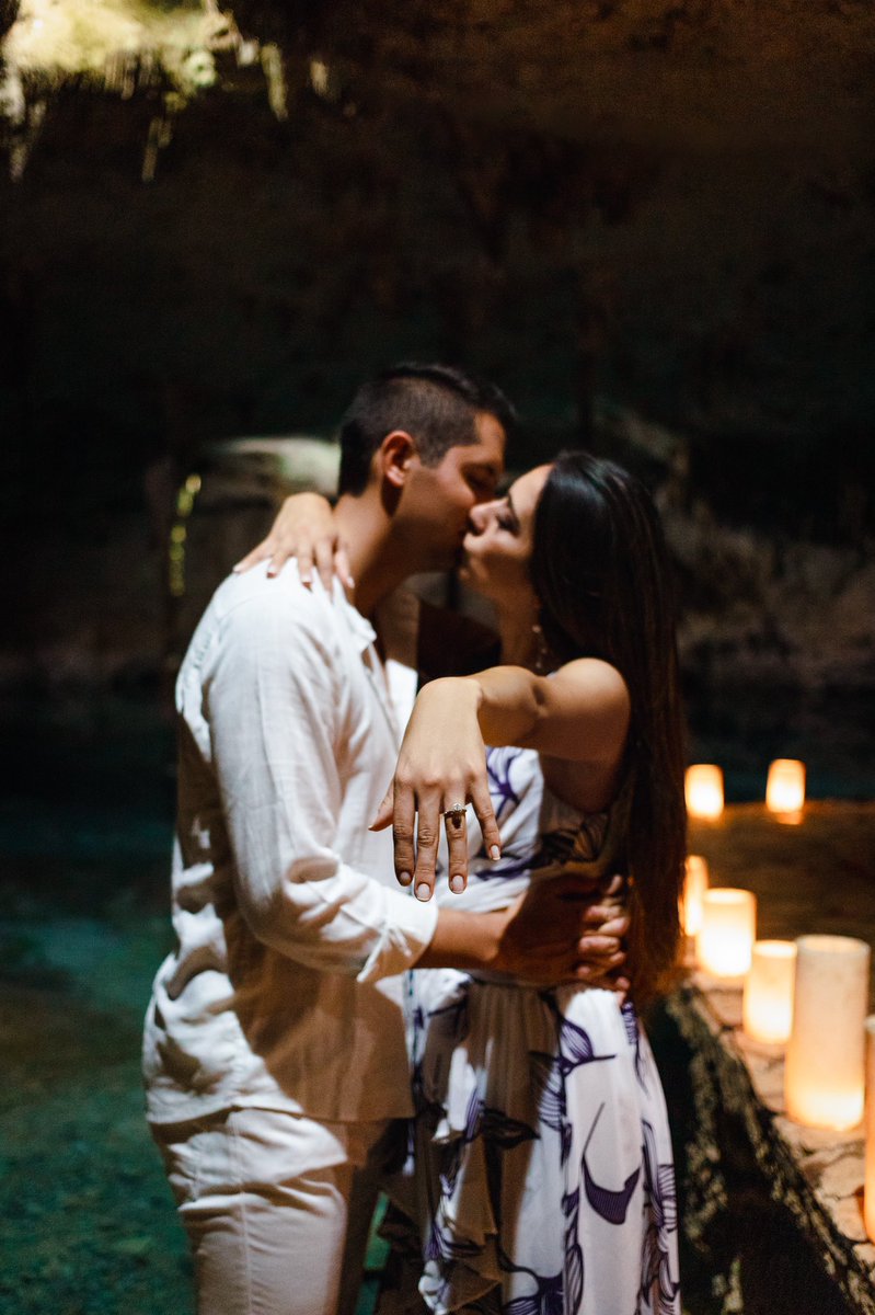 Decidimos que estos casi 6 años no son suficientes para amarnos y por eso queremos estar juntos por el resto de la vida. 

Ayer dije SI 💍 al amor de mi vida, a mi mejor amigo, con quien hacemos el mejor equipo y a la persona con la que quiero estar el resto de mi vida. 

Te amo