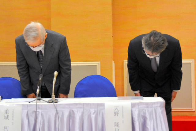 livedoornews's tweet photo. 【パワハラ認める】退学続出の看護学校が謝罪、人格否定・威圧的など7項目
https://t.co/gWy034X0v8

校長は「まさかこんな状態になっているとは思わなかった。非常に申し訳ない。この会見を最後に今月で辞任する」と謝罪。教員2人からは辞表を受け取っており、年明け早々に辞めるという。 https://t.co/lseK0pB7bM