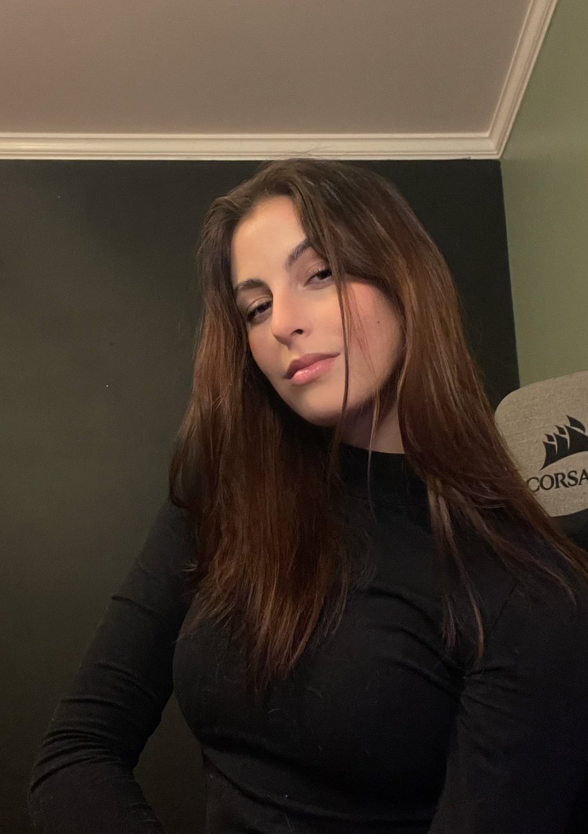 denalsballs's tweet photo. i love turtle necks https://t.co/qzOyhQTV4c