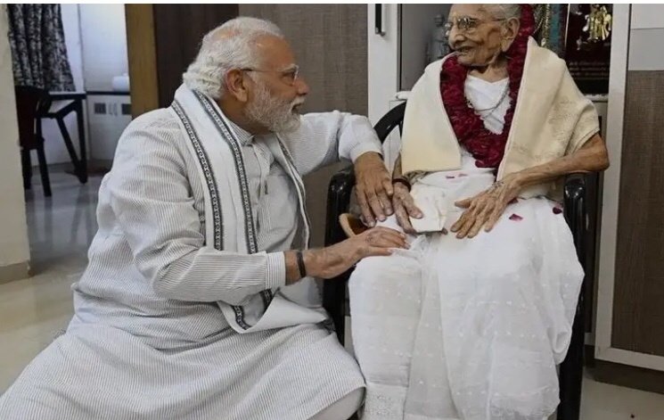 pramod_pethkar's tweet photo. पूज्य हिराबा का निधन अतीव दुःखद समाचार है। मातृत्व सदा ही एक आत्मिक शक्ति देता है। माँ की अनुपस्थिति से नरेंद्रभाई सहित मोदी परिवार आज दुःख में है। वनवासी कल्याण आश्रम की ओर से हम प्रार्थना करते है कि पवित्र आत्मा को परमात्मा अपने श्रीचरणों में स्थान दे ! 🙏
#KalyanAshram70 https://t.co/rxgcbZHK7n