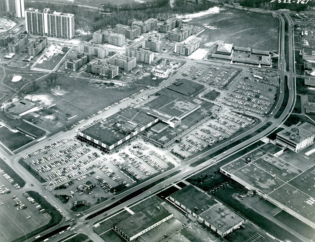 g_meslin's tweet photo. #TPBscan #164
Thorncliffe Park, looking south across Overlea Blvd at Thorncliffe Market Place (now East York Town Centre). Signage for the Sayvette department store visible, one of the mall anchors. Across the street, the Mathers and Haldenby Coca Cola HO and bottling plant. https://t.co/lbQ6KAEQ37