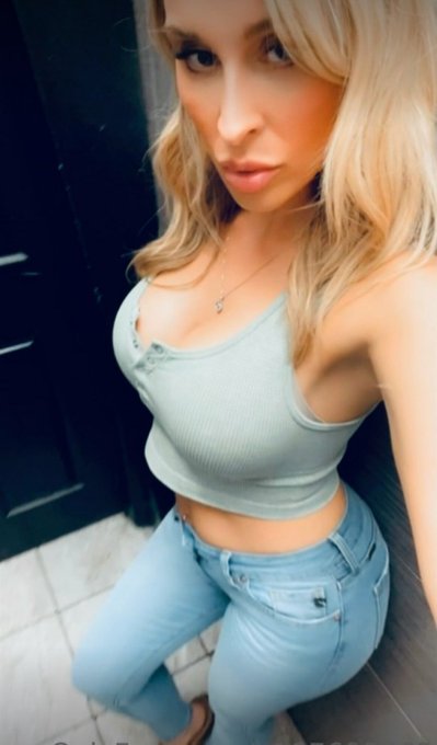 seductive right https://t.co/X5d1Uc8VTj<a href="/tag/daydrinking"class="tags"><span>#daydrinking</span></a>