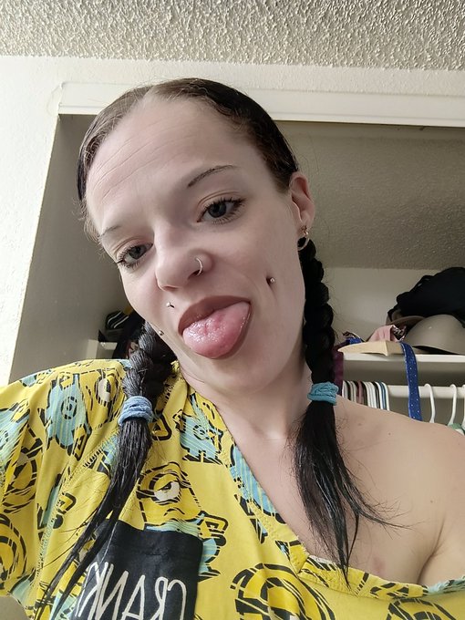 Feeling happy &amp; beautiful 😍 https://t.co/0pUzn3D00e