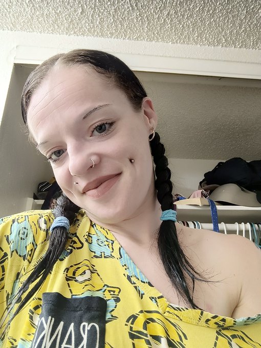 Feeling happy &amp; beautiful 😍 https://t.co/0pUzn3D00e