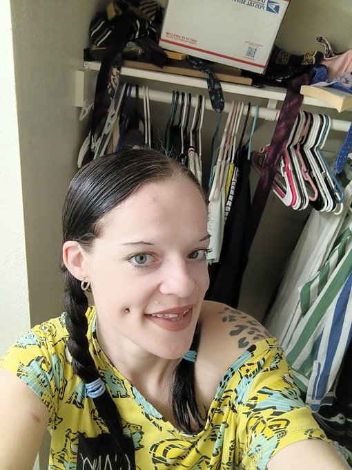 Feeling happy &amp; beautiful 😍 https://t.co/0pUzn3D00e