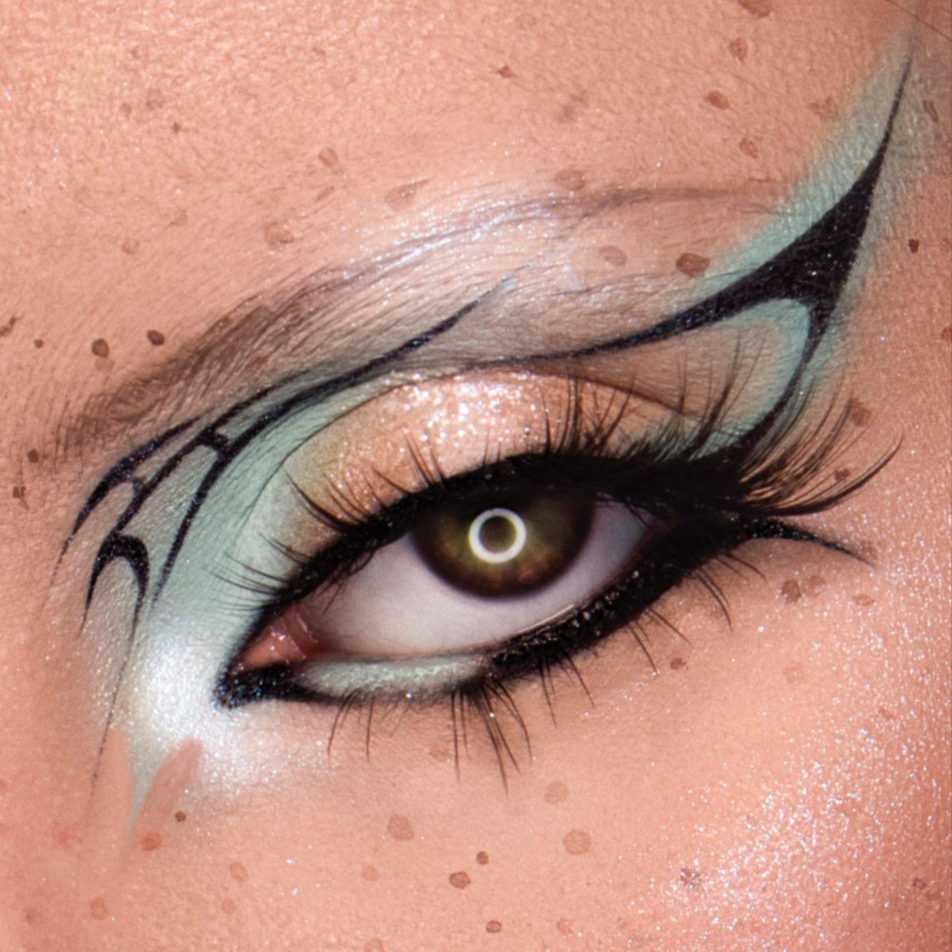 getting ready to enter the new year with a graphic liner and a touch of blue 💙💙 what are some new year traditions you celebrate!? 

IG: _zaytsevtrofim_