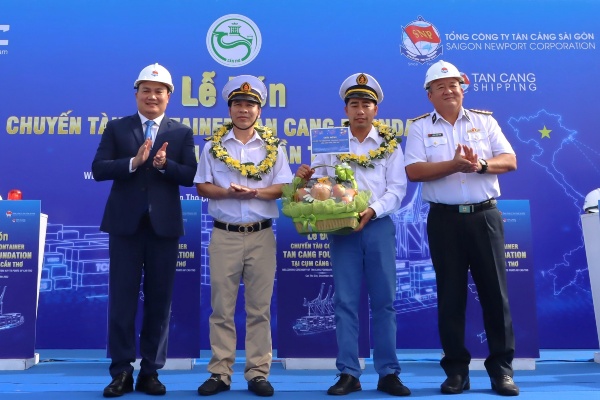 PortalPortuario's tweet image. Vietnam: Arriba a Tan Cang Cai Cui primer buque de nueva ruta - portalportuario.cl/vietnam-arriba… #TanCangCaiCui #SNP #VIMC