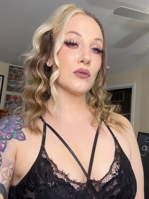 Join me live on Twitch in one hour!!  It&rsquo;s my last stream of the year!! 🥳  🖤 https://t.co/4qIR0DzCFC<a href="/tag/nwapowerrr"class="tags"><span>#nwapowerrr</span></a>