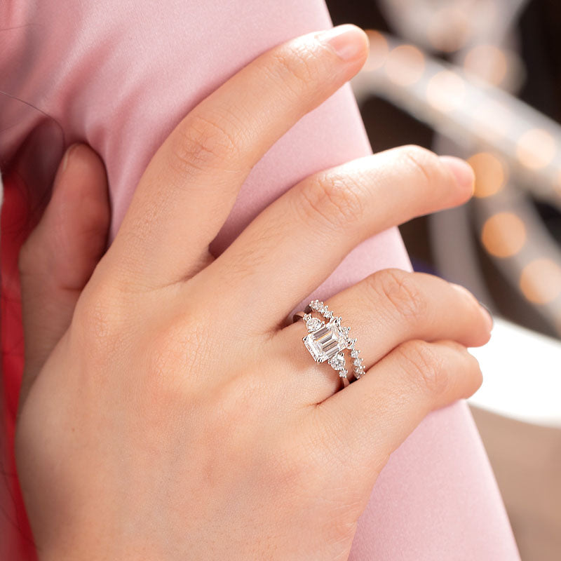 dromedarshop's tweet photo. 🎯Crazy deal! Don’t miss out!🎯
💥2 Carat Emerald Cut Moissanite Diamond  Ring Set ( 2 pcs) 925 Sterling Silver... on sale for $390.99💥
Shop now before we sell out! 👉 https://t.co/Z2Eq26Yvyd https://t.co/XJi8kn4jRf