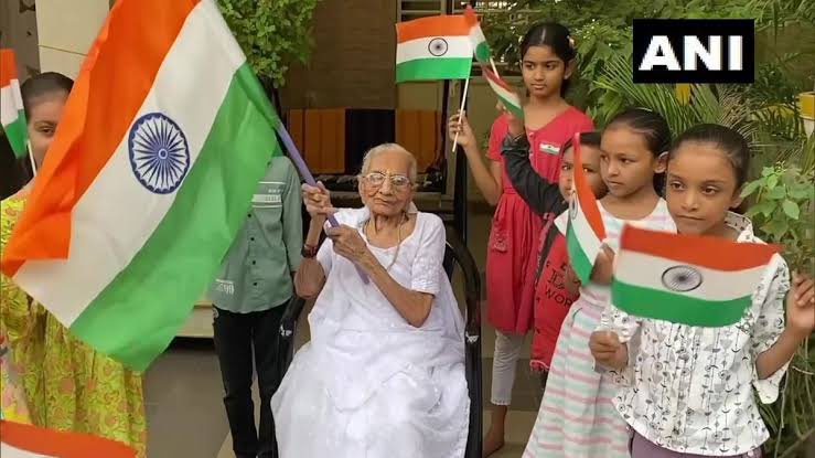 tweets_tinku's tweet photo. India will indebted to Heeraben Modi ji for giving birth a Karma yogi 

Om Shanti 🙏🏻🙏🏻 https://t.co/t0aQto3YKK